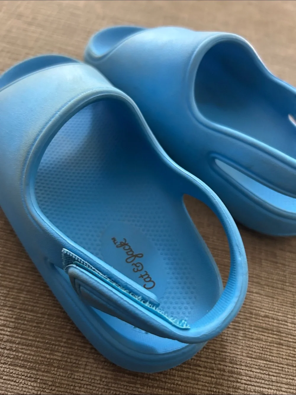 Cat & Jack Blue slipper Sandals size 9